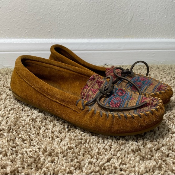 Minnetonka Genuine Leather Hardsole Embroidered Slip-on Moccasins Sz 8.5 - Picture 4 of 12